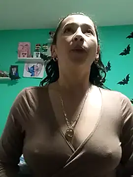 Snapshot of emilypoppy3 chatting on 12/28/24, 03:04 emilypoppy3 online show from 12/28/24, 03:04