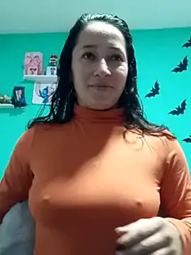 Snapshot of emilypoppy3 chatting on 01/07/25, 12:41 emilypoppy3 online show from 01/07/25, 12:41