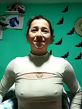 Snapshot of emilypoppy3 chatting on 01/15/25, 05:26 emilypoppy3 online show from 01/15/25, 05:26