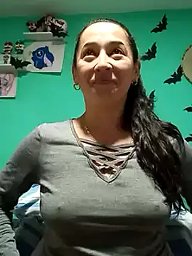 Snapshot of emilypoppy3 chatting on 01/21/25, 01:22 emilypoppy3 online show from 01/21/25, 01:22