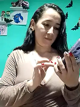 Snapshot of emilypoppy3 chatting on 01/25/25, 01:10 emilypoppy3 online show from 01/25/25, 01:10
