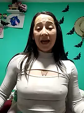 Snapshot of emilypoppy3 chatting on 02/05/25, 04:47 emilypoppy3 online show from 02/05/25, 04:47