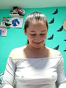 Snapshot of emilypoppy3 chatting on 02/06/25, 04:36 emilypoppy3 online show from 02/06/25, 04:36