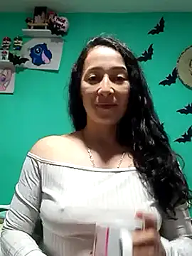Snapshot of emilypoppy3 chatting on 02/06/25, 11:15 emilypoppy3 online show from 02/06/25, 11:15