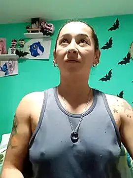 Snapshot of emilypoppy3 chatting on 02/11/25, 12:38 emilypoppy3 online show from 02/11/25, 12:38