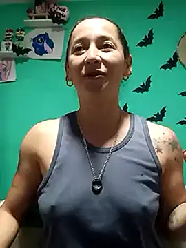 Snapshot of emilypoppy3 chatting on 02/11/25, 03:40 emilypoppy3 online show from 02/11/25, 03:40