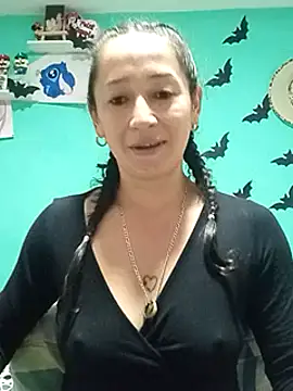 Snapshot of emilypoppy3 chatting on 02/13/25, 04:50 emilypoppy3 online show from 02/13/25, 04:50