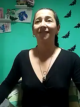 Snapshot of emilypoppy3 chatting on 02/13/25, 11:04 emilypoppy3 online show from 02/13/25, 11:04