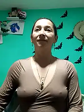 Snapshot of emilypoppy3 chatting on 02/15/25, 06:33 emilypoppy3 online show from 02/15/25, 06:33