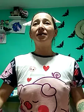 Snapshot of emilypoppy3 chatting on 02/17/25, 10:03 emilypoppy3 online show from 02/17/25, 10:03