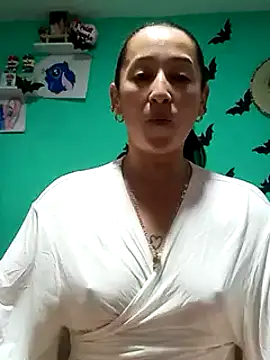 Snapshot of emilypoppy3 chatting on 02/18/25, 08:14 emilypoppy3 online show from 02/18/25, 08:14