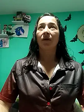 Snapshot of emilypoppy3 chatting on 02/19/25, 01:28 emilypoppy3 online show from 02/19/25, 01:28