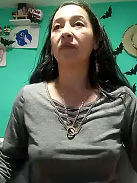 Snapshot of emilypoppy3 chatting on 02/20/25, 12:41 emilypoppy3 online show from 02/20/25, 12:41