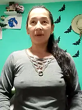 Snapshot of emilypoppy3 chatting on 02/20/25, 03:08 emilypoppy3 online show from 02/20/25, 03:08