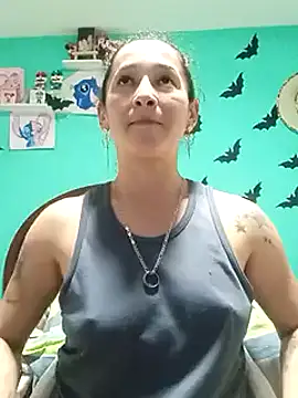 Snapshot of emilypoppy3 chatting on 02/26/25, 01:11 emilypoppy3 online show from 02/26/25, 01:11