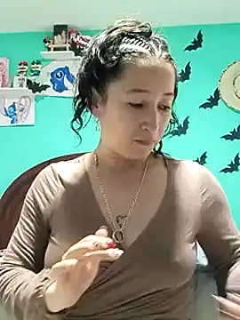 Snapshot of emilypoppy3 chatting on 03/01/25, 02:37 emilypoppy3 online show from 03/01/25, 02:37