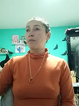Snapshot of emilypoppy3 chatting on 03/05/25, 01:17 emilypoppy3 online show from 03/05/25, 01:17