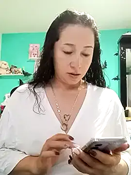 Snapshot of emilypoppy3 chatting on 03/11/25, 11:33 emilypoppy3 online show from 03/11/25, 11:33