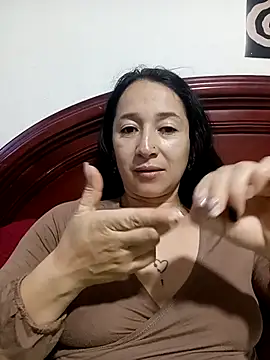 Snapshot of emilypoppy3 chatting on 09/25/25, 02:15 emilypoppy3 online show from 09/25/25, 02:15