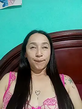 Snapshot of emilypoppy3 chatting on 10/14/25, 01:06 emilypoppy3 online show from 10/14/25, 01:06