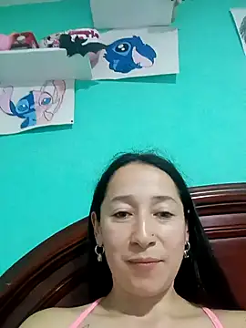 Snapshot of emilypoppy3 chatting on 10/15/25, 01:28 emilypoppy3 online show from 10/15/25, 01:28