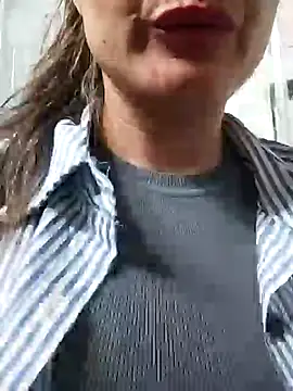 Snapshot of sweetfantasyy69 chatting on 12/17/24, 03:28 sweetfantasyy69 online show from 12/17/24, 03:28