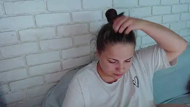 Crazyy girl  online show from 10/26/25, 06:25