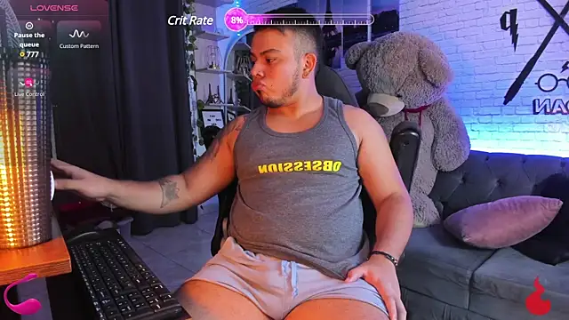 Snapshot of Naughty_Charly chatting on 12/30/24, 03:47 Naughty Charly online show from 12/30/24, 03:47