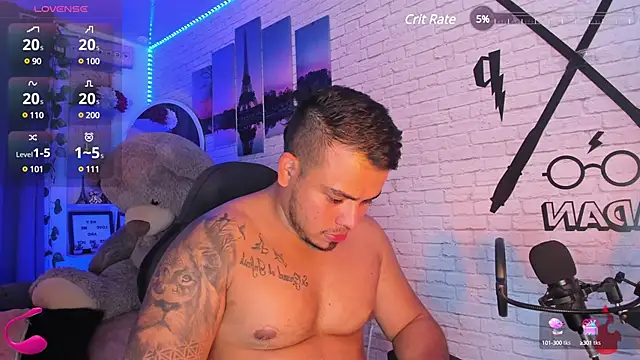 Snapshot of Naughty_Charly chatting on 01/21/25, 06:12 Naughty Charly online show from 01/21/25, 06:12