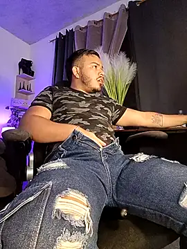 Snapshot of Naughty_Charly chatting on 09/16/25, 01:23 Naughty Charly online show from 09/16/25, 01:23
