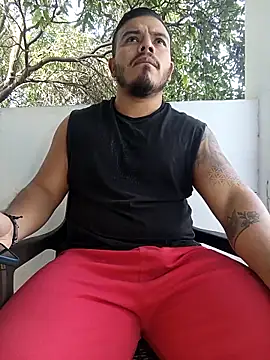 Snapshot of Naughty_Charly chatting on 10/27/25, 01:04 Naughty Charly online show from 10/27/25, 01:04