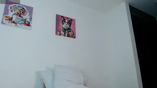 Snapshot of lilith_luv chatting on 10/31/25, 08:04 lilith luv online show from 10/31/25, 08:04