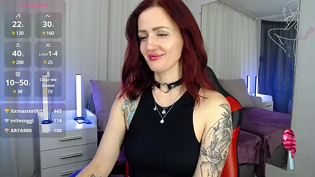 Snapshot of ElisaJane chatting on 12/24/24, 12:44 ElisaJane online show from 12/24/24, 12:44