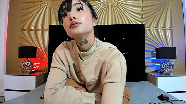 Snapshot of emmily_keller19 chatting on 02/08/25, 01:33 emmily keller19 online show from 02/08/25, 01:33