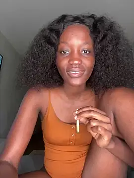 Snapshot of Fanclubbbbb chatting on 10/08/25, 05:49 Fanclubbbbb online show from 10/08/25, 05:49