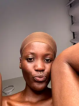 Snapshot of Fanclubbbbb chatting on 11/02/25, 09:28 Fanclubbbbb online show from 11/02/25, 09:28