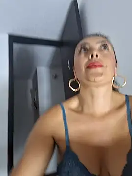 Snapshot of lauramcdowell1 chatting on 12/04/24, 12:30 lauramcdowell1 online show from 12/04/24, 12:30