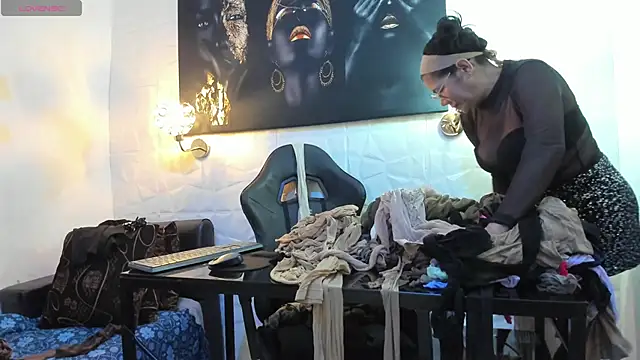 miss lucero1 online show from 10/11/25, 01:05