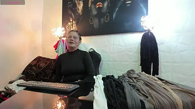 miss lucero1 online show from 10/21/25, 01:39