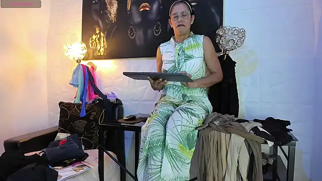 miss lucero1 online show from 10/29/25, 01:30