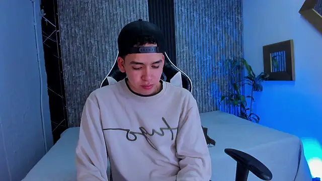 Mike 0233  online show from 10/08/25, 04:43