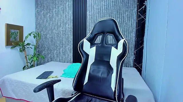 Mike 0233  online show from 11/05/25, 05:29