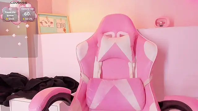 Snapshot of violeth_hill chatting on 10/09/25, 06:39 violeth hill online show from 10/09/25, 06:39