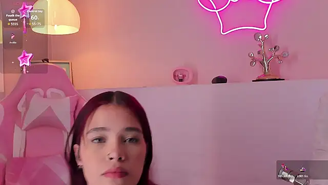 Snapshot of violeth_hill chatting on 10/22/25, 07:02 violeth hill online show from 10/22/25, 07:02