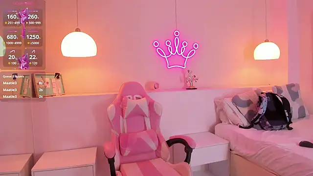 Snapshot of violeth_hill chatting on 10/25/25, 07:19 violeth hill online show from 10/25/25, 07:19