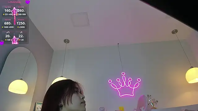 Snapshot of violeth_hill chatting on 10/28/25, 08:11 violeth hill online show from 10/28/25, 08:11