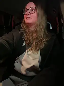 Snapshot of GingerSnap33 chatting on 12/04/24, 02:53 GingerSnap33 online show from 12/04/24, 02:53