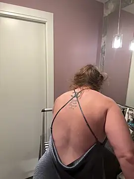 Snapshot of GingerSnap33 chatting on 12/15/24, 06:04 GingerSnap33 online show from 12/15/24, 06:04