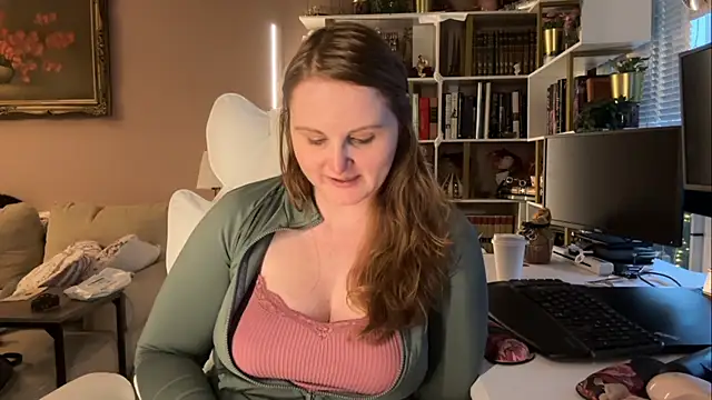 Snapshot of GingerSnap33 chatting on 01/12/25, 12:18 GingerSnap33 online show from 01/12/25, 12:18