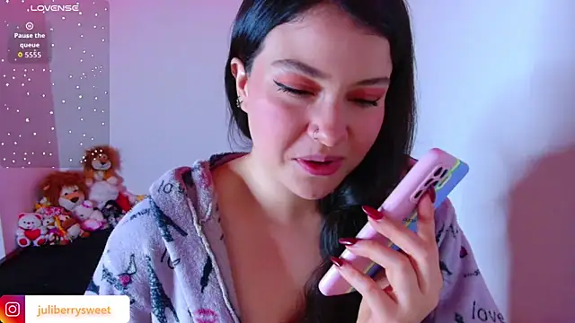 juli05star20 online show from 11/13/25, 01:37